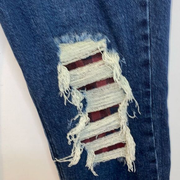 JUDY BLUE Boyfriend Fit Distressed Denim Skinny Jeans - Picture 3 of 5